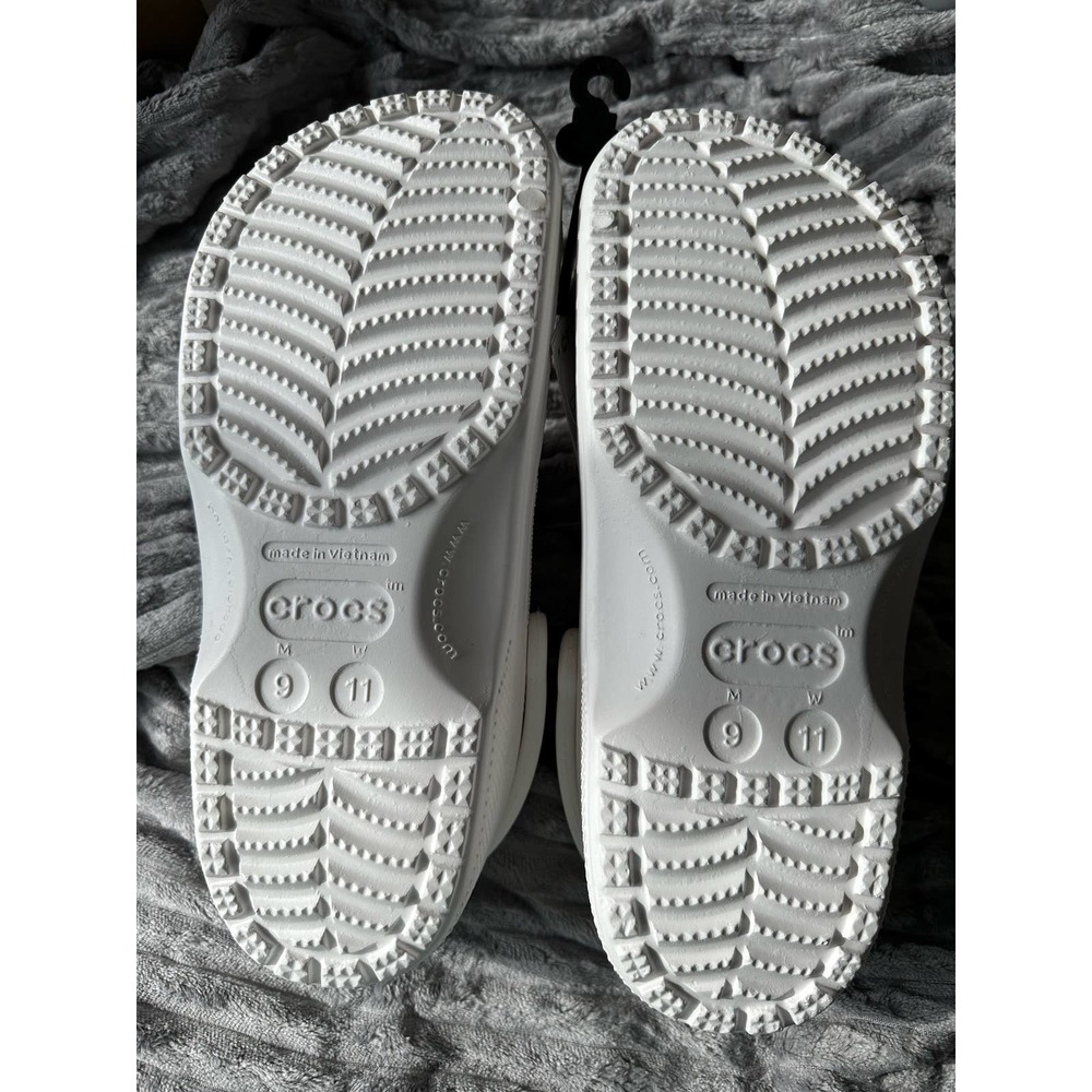 White Crocs (unisex)